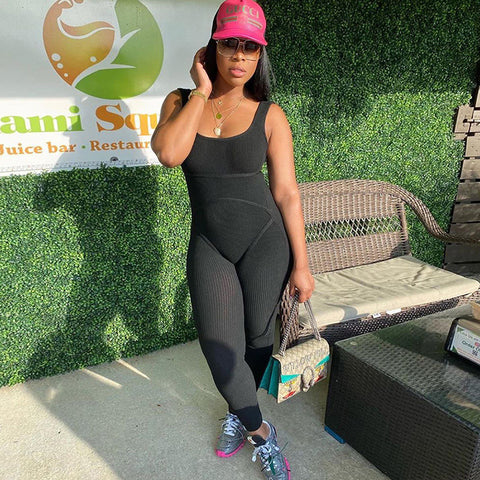 Pinksmoose FashionOpen-back hip thread jumpsuitColor: gray, blackSize; S, M, LApplicable scenes: running sports, fitness body, chess and card entertainment, sports trends, cycling sports, dance sports, other balltops & setsPinksmoose